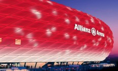 开云体育入口-赛道与球场，霍勒迪在F1新赛季揭幕战之夜的跨界证明