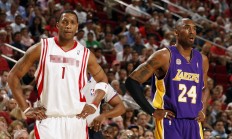 开云体育下载-雄鹿对阵浙江队，杰伦·格林状态火热，点燃跨洋篮球对决