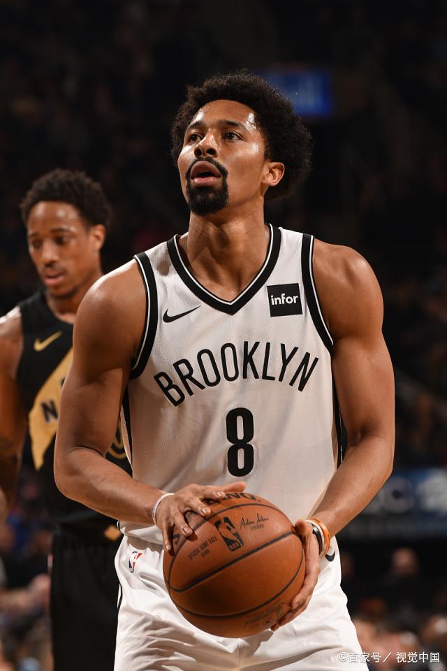 洛林维奥拉队战术调整有方，助力球队获胜