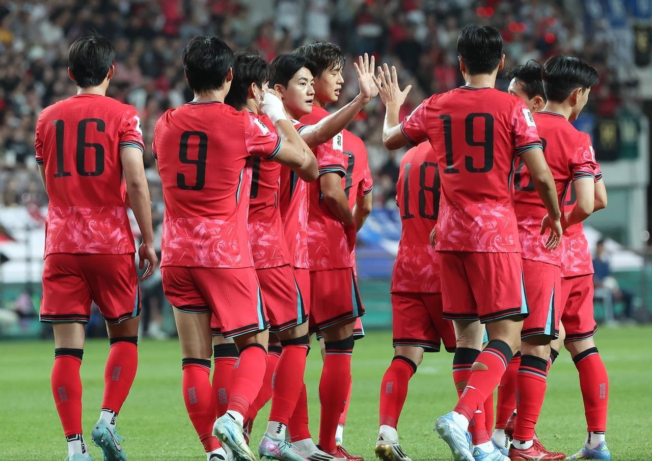 亚洲区赛事中球队凭借团队合作取得胜利