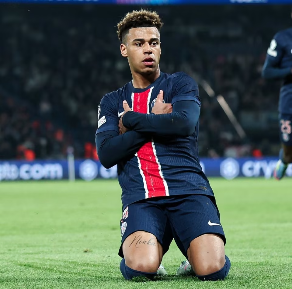 包含巴黎圣日耳曼门将表现抢眼，赞扬不断的词条