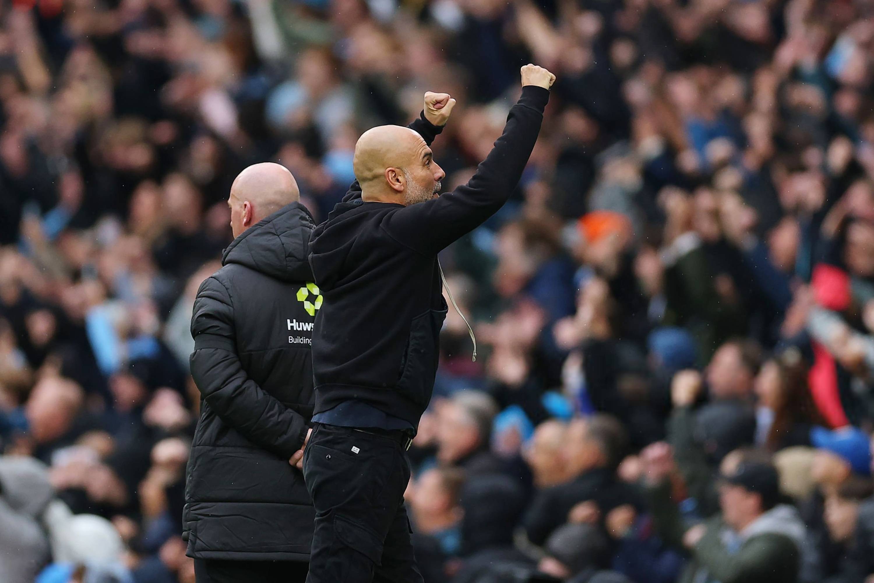 曼城客场大胜,领先优势蒸蒸日上 曼城客场大胜,领先优势蒸蒸日上