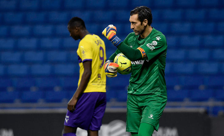 萨拉戈萨主场大捷，登顶积分榜的简单介绍