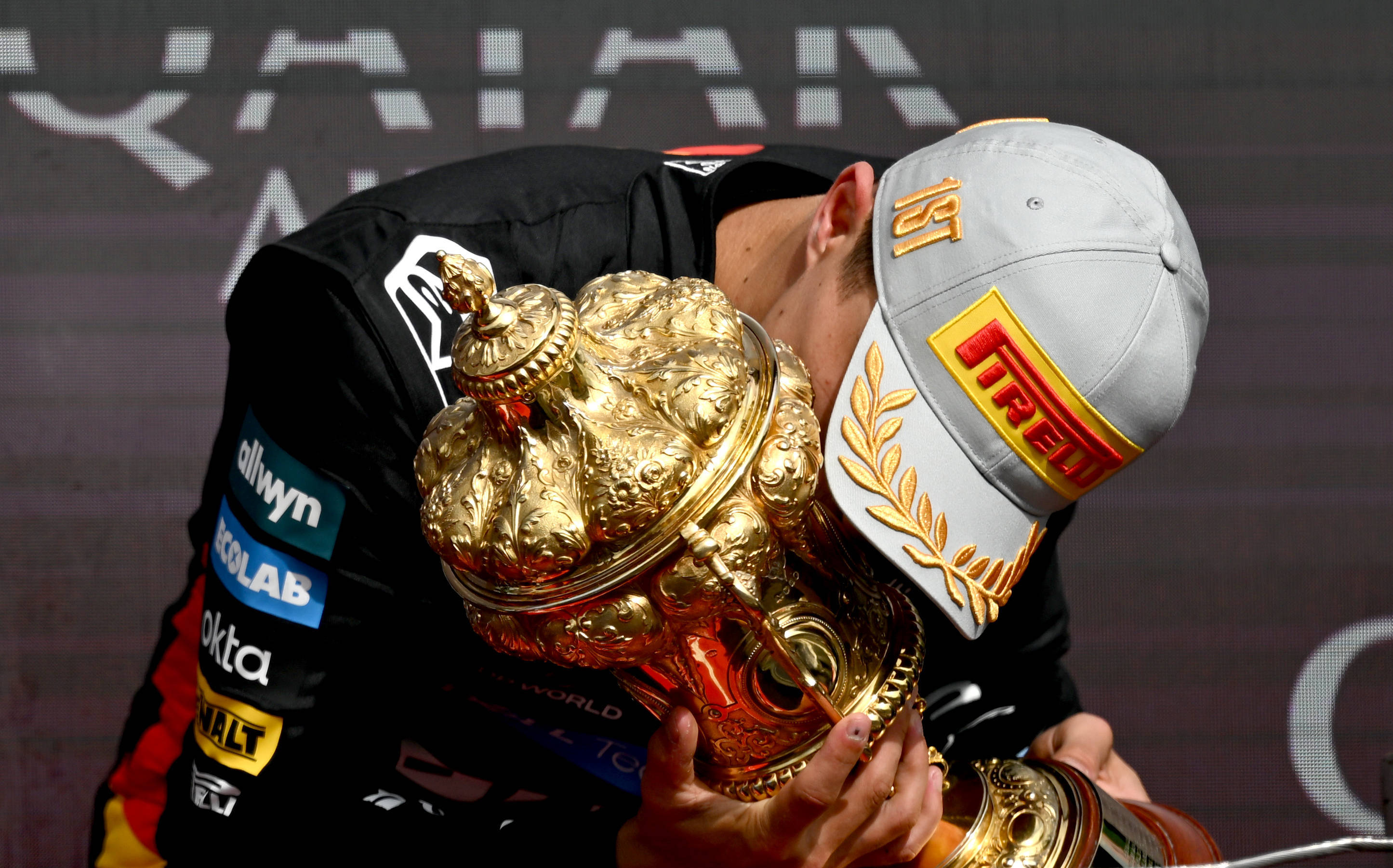 包含索伯车队碾压迈凯伦，汉密尔顿高光表现的词条