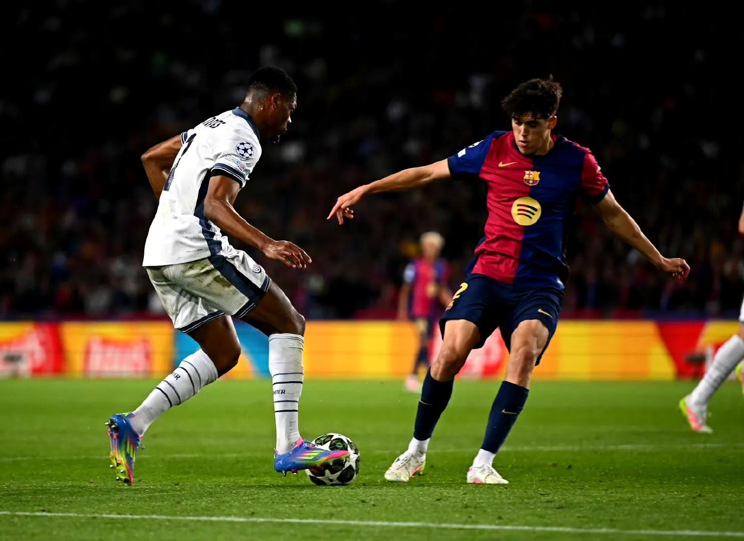 包含AC米兰绝杀乌拉圭，迪马利亚关键制胜的词条