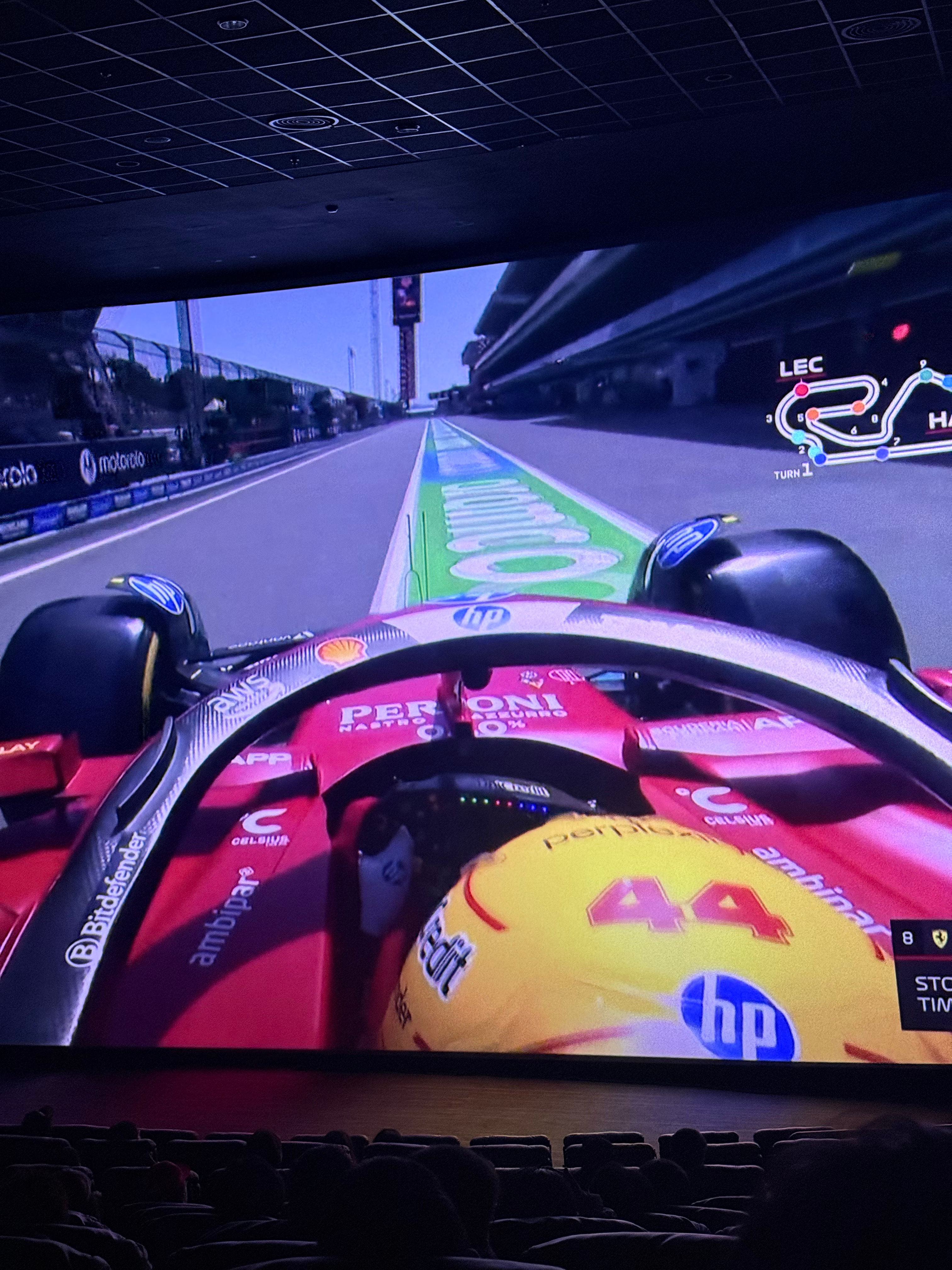 包含梅赛德斯横扫哈斯车队，皮亚斯特里点燃赛场的词条